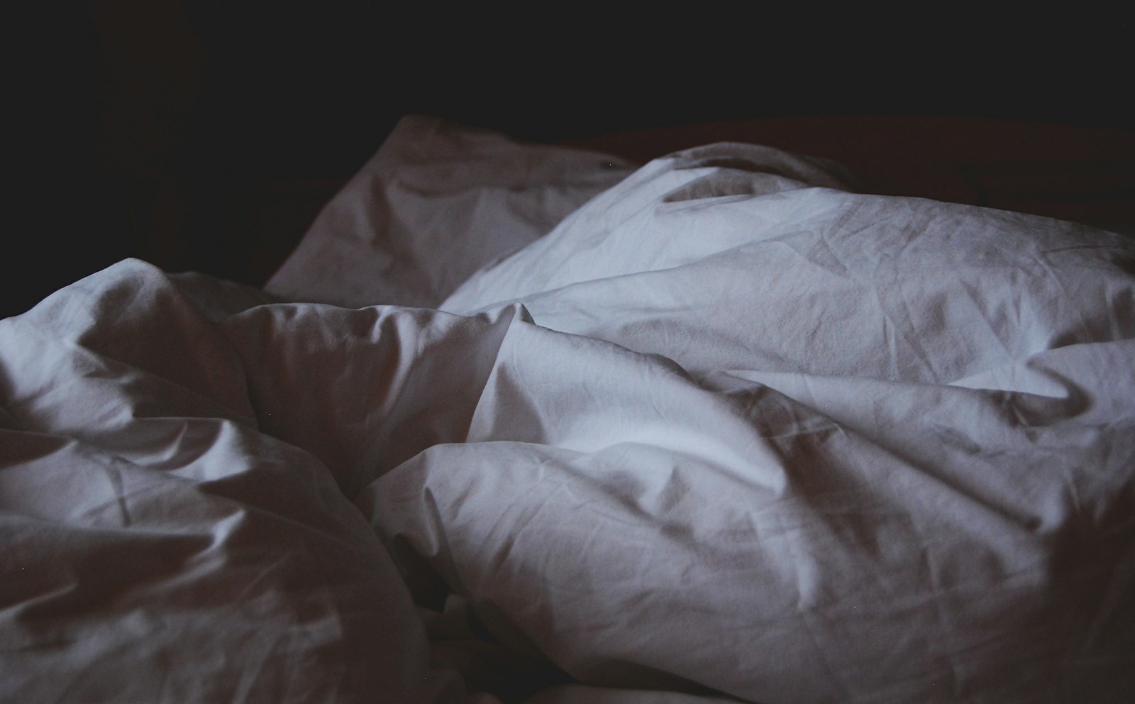Does Blue Light And Sleep Actually Work? What the Science Says